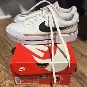 Nike White and Black Sneakers